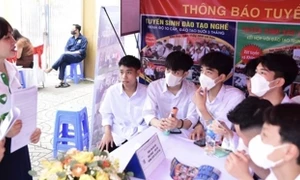 Hơn 3.000 người tham gia Ngày hội tư vấn học nghề, giới thiệu việc làm