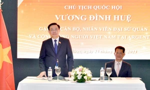 Chủ tịch Quốc hội Vương Đình Huệ: Gìn giữ văn hoá Việt và tiếng Việt, bởi “văn hoá còn, tiếng Việt còn là dân tộc còn”