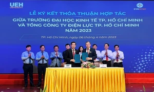 EVNHCMC ký kết thỏa thuận hợp tác các chương trình đào tạo trong năm 2023 với UEH