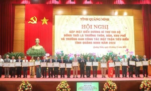 Quảng Ninh: Biểu dương bí thư chi bộ đồng thời là trưởng thôn, bản, khu phố và trưởng ban công tác mặt trận tiêu biểu