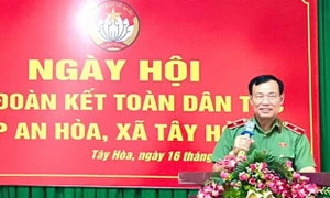 Chủ nhiệm Ủy ban Quốc phòng và An ninh Lê Tấn Tới dự Ngày hội Đại đoàn kết toàn dân tộc tại Đồng Nai