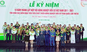 Tôn vinh hơn 100 tập thể, cá nhân điển hình phát triển nông nghiệp hữu cơ