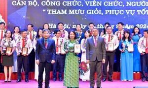 Lễ tuyên dương cán bộ, công chức, viên chức, người lao động “Tham mưu giỏi, phục vụ tốt”