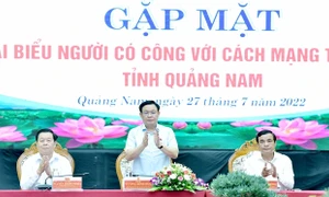 Chủ tịch Quốc hội Vương Đình Huệ gặp mặt người có công, thân nhân liệt sỹ tiêu biểu tỉnh Quảng Nam