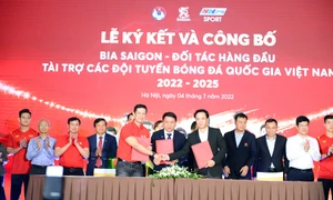 Chung tay đưa bóng đá Việt Nam phát triển