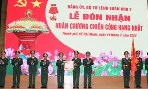 Lực lượng vũ trang Quân khu 7 đón nhận Huân chương Chiến công hạng Nhất