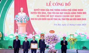 Công bố quyết định công nhận huyện Yên Bình đạt chuẩn nông thôn mới và Quy hoạch chung khu du lịch quốc gia hồ Thác Bà