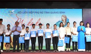 Quảng Bình: 1.104 trẻ mồ côi vững tin đến trường nhờ chương trình "Mẹ đỡ đầu"