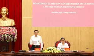 Đoàn khảo sát Tiểu ban Văn kiện Đại hội XIV của Đảng làm việc tại Ninh Bình