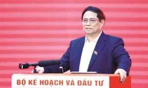 Thủ tướng Phạm Minh Chính dự buổi làm việc giữa hai Tổ Biên tập của Tiểu ban Văn kiện và Tiểu ban Kinh tế - Xã hội