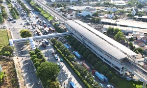 TP. Hồ Chí Minh: Ngày đêm thi công sớm hoàn thành hệ thống cầu bộ hành kết nối tuyến Metro số 1