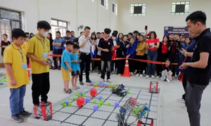 29 đội robot VEX IQ tham gia Ngày hội STEM huyện Văn Quan 2024