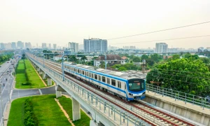 TP. Hồ Chí Minh: Đoàn tàu Metro số 1 lần đầu chạy tự động, đón những vị khách đặc biệt