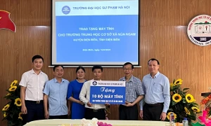 Trường Đại học Sư phạm Hà Nội trao tặng máy tính cho học sinh Trường THCS xã Núa Ngam tỉnh Điện Biên