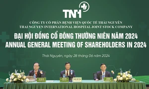 Cổ phiếu trên đà tăng, trợ lý Chủ tịch Bệnh viện Quốc tế Thái Nguyên (TNH) chi bạo gom hàng, nhóm người nhà đồng loạt bán ra