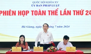 Ủy ban Pháp luật họp phiên toàn thể lần thứ 24