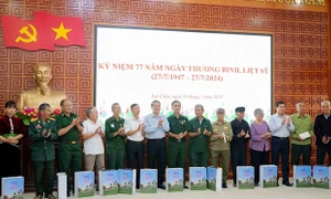 Tiếp tục đẩy mạnh phong trào “Đền ơn đáp nghĩa” chăm lo cho các gia đình người có công với cách mạng