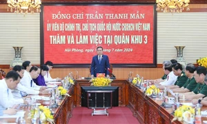 Chủ tịch Quốc hội Trần Thanh Mẫn thăm và làm việc tại Quân khu 3