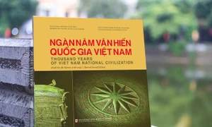 Ra mắt sách song ngữ về gần 300 bảo vật quốc gia