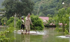 Gần 40 hộ dân Thành phố Sơn La vẫn ngập chìm trong biển nước