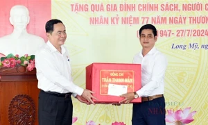 Chủ tịch Quốc hội Trần Thanh Mẫn thăm các “địa chỉ đỏ” cách mạng tỉnh Hậu Giang