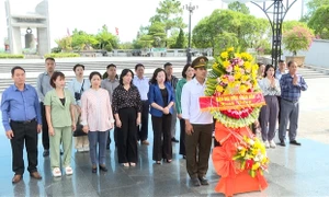 Báo Đại biểu Nhân dân - Hành trình tri ân thường niên về với các "địa chỉ đỏ" miền Trung