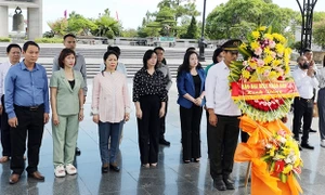 Báo Đại biểu Nhân dân dâng hương, tri ân các Anh hùng liệt sĩ tại các tỉnh Quảng Trị, Quảng Bình, Hà Tĩnh và Nghệ An