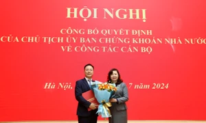 Ủy ban Chứng khoán Nhà nước trao Quyết định điều động, bổ nhiệm công chức giữ chức vụ lãnh đạo