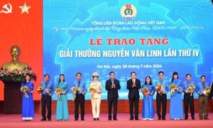 Chủ tịch Quốc hội Trần Thanh Mẫn dự Lễ trao tặng Giải thưởng Nguyễn Văn Linh