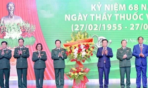 Chủ tịch Quốc hội Vương Đình Huệ: Luôn khát khao cống hiến, hoàn thành xuất sắc trọng trách "trồng người, cứu người", xứng đáng là “bộ đội Cụ Hồ”