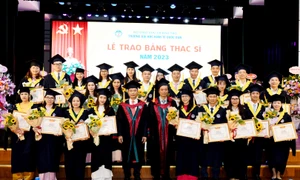 Trường Đại học Kinh tế Quốc dân trao bằng cho gần 1000 tân Thạc sĩ