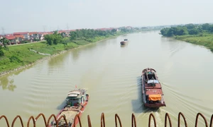 Yêu cầu Công ty Cổ phần thương mại than - khoáng sản Việt Tiến khai thác cát, sỏi lòng sông Cầu đúng quy định pháp luật