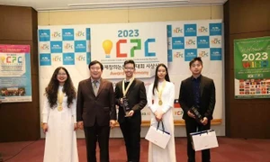 Học sinh Việt Nam đoạt Huy chương Vàng Khoa học kỹ thuật Olympic phát minh