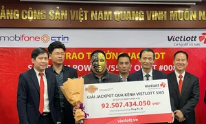 Vietlott trao giải Jackpot 92,5 tỷ đồng