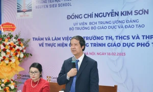 Bộ trưởng GD-ĐT: "Chuyển đổi và thực hiện chương trình GDPT mới không được cực đoan"