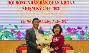 Miễn nhiệm chức danh Chủ tịch HĐND quận đối với ông Đỗ Anh Tuấn