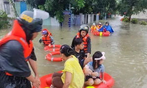 Mưa lớn kéo dài, học sinh Đà Nẵng được cho nghỉ học ngày 16.10