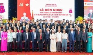 Một số hình ảnh Lễ đón nhận Huân chương Lao động hạng Nhất và kỷ niệm 35 năm thành lập Báo Đại biểu Nhân dân