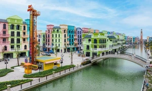 Mục sở thị “thương cảng” The Venice long lanh trước ngày khai trương Mega Grand World Hà Nội