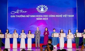 10 tài năng trẻ xuất sắc nhận giải thưởng Quả Cầu Vàng với sự đồng hành của Tân Hiệp Phát