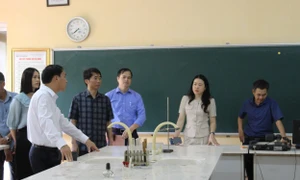 Kết hợp giám sát và khảo sát qua phiếu điều tra xã hội học