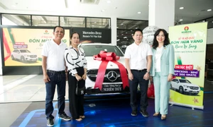 Phân Bón Cà Mau trao Mercedes Benz GLC 200 cho khách hàng trúng thưởng chương trình "Đón Mùa Vàng - Rước xe sang"