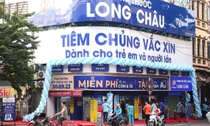 Lỗ kỷ lục hàng trăm tỷ, chủ chuỗi FPT Shop, Nhà thuốc Long Châu vẫn muốn “nhảy” vào cạnh tranh mảng tiêm chủng