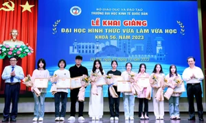 Trường ĐH Kinh tế Quốc dân tổ chức lễ khai giảng đại học hình thức vừa làm vừa học khoá mới