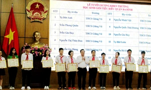 Quận Ba Đình tuyên dương học sinh giỏi tiêu biểu năm học 2019 - 2020