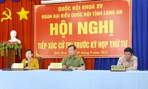 Chủ nhiệm Ủy ban Quốc phòng và An ninh Lê Tấn Tới tiếp xúc cử tri tại Long An