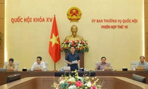 Bế mạc Phiên họp thứ Mười lăm của Ủy ban Thường vụ Quốc hội