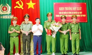 Kon Tum: Khen thưởng nóng cán bộ chiến sĩ công an phá án nhanh vụ phá rừng quy mô lớn