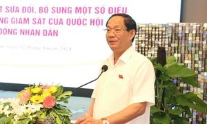 Phó Chủ tịch Quốc hội, Thượng tướng Trần Quang Phương dự Hội thảo về sửa đổi Luật Hoạt động giám sát của Quốc hội và HĐND