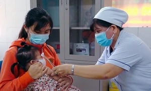 Thành phố Hồ Chí Minh khẩn trương tiêm bổ sung vaccine ngừa bệnh sởi